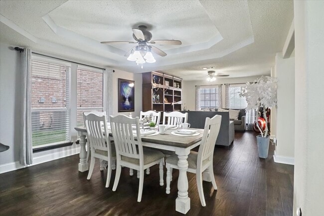 Building Photo - 208 Matlock Meadow Dr