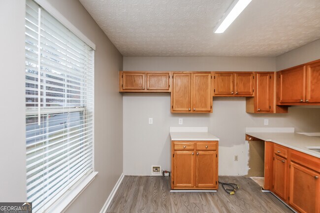 Building Photo - 1817 Cres Hill Dr NW