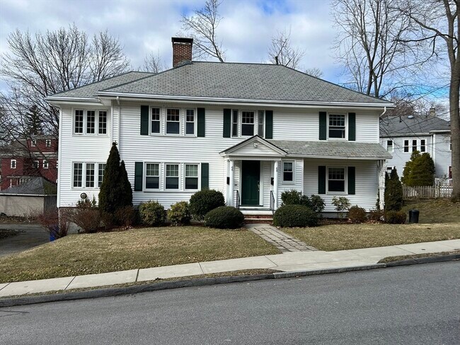 Foto del edificio - 66 Westchester Rd