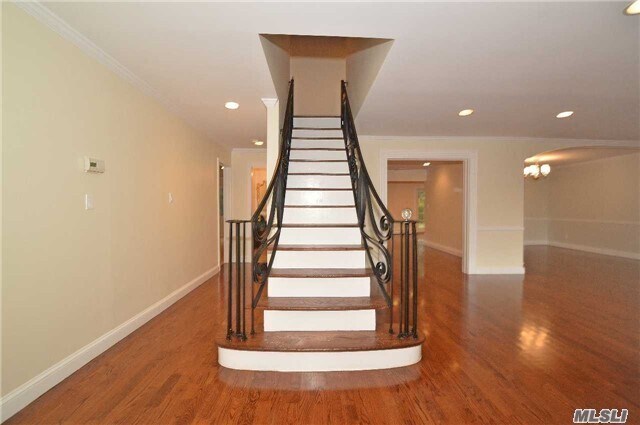 Building Photo - 30 Grist Mill Ln