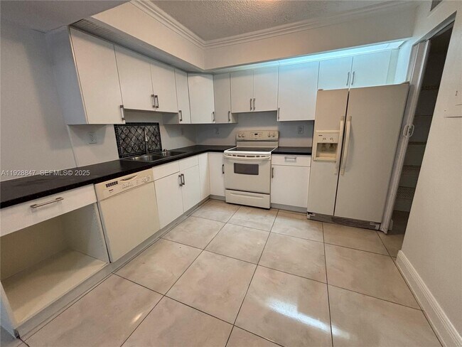 Foto del edificio - 8810 SW 132nd Pl