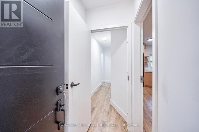 Building Photo - 541 St Clarens Ave