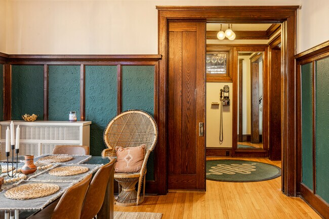 Foto del edificio - 2839 N Downer Ave