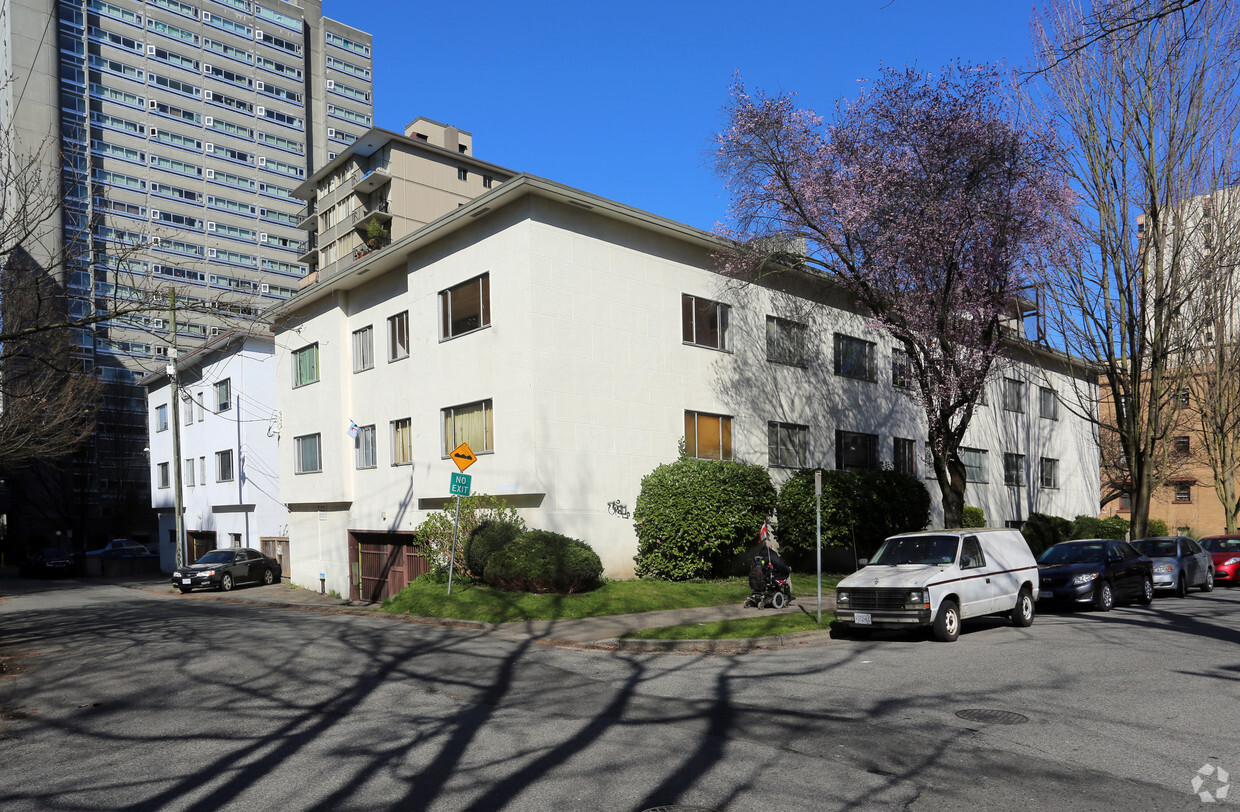 Building Photo - El Ross Apartments