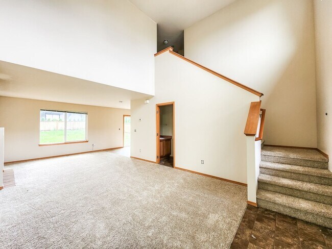Building Photo - 3 Bedroom Home - Large Yard