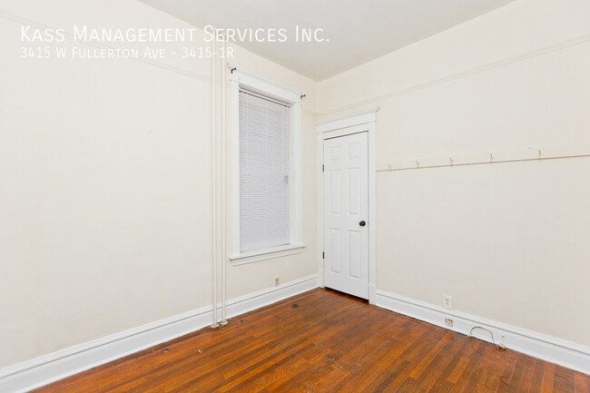 Building Photo - Logan Square 2 Bed, SS Appliances/Dishwash...