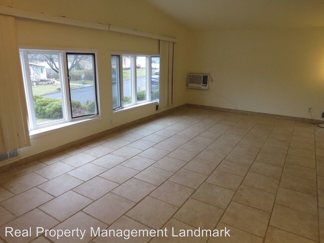 Foto del edificio - 212 Maplecrest Dr S