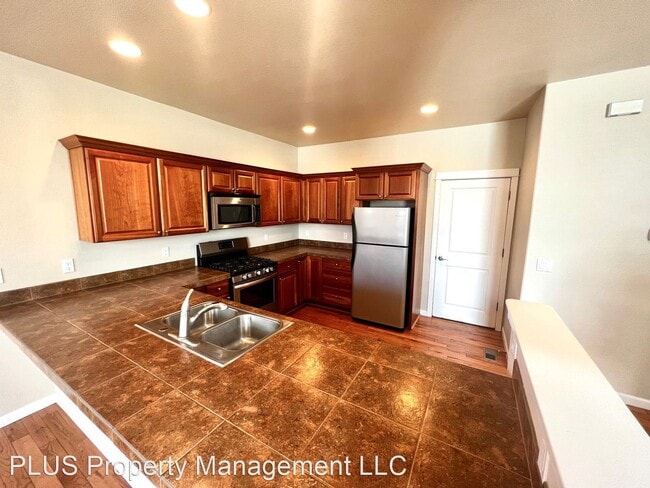 Building Photo - 3 br, 2.5 bath House - 2534 NW Awbrey Rd