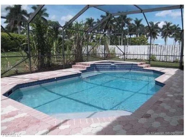 Foto del edificio - 18619 SW 15th St