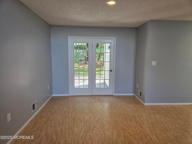 Foto del edificio - 248 Daffodil Dr