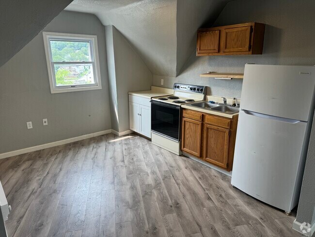 Building Photo - 506 4th St