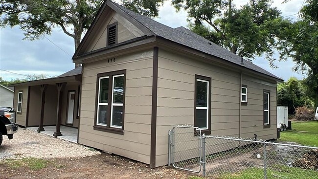 Building Photo - 436 E Peach St
