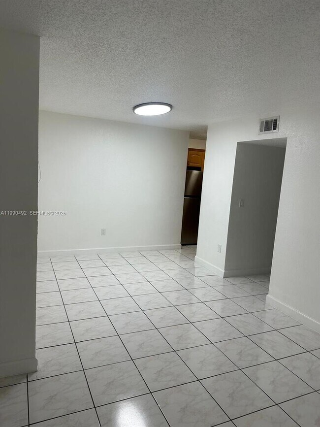 Building Photo - 2565 W 56th St