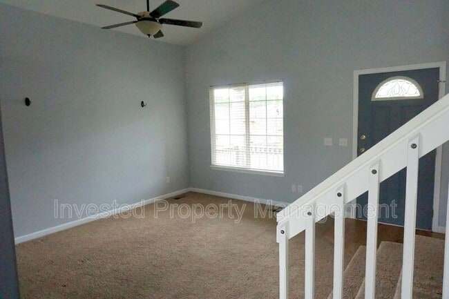 Foto del edificio - 9847 Sydney Ln