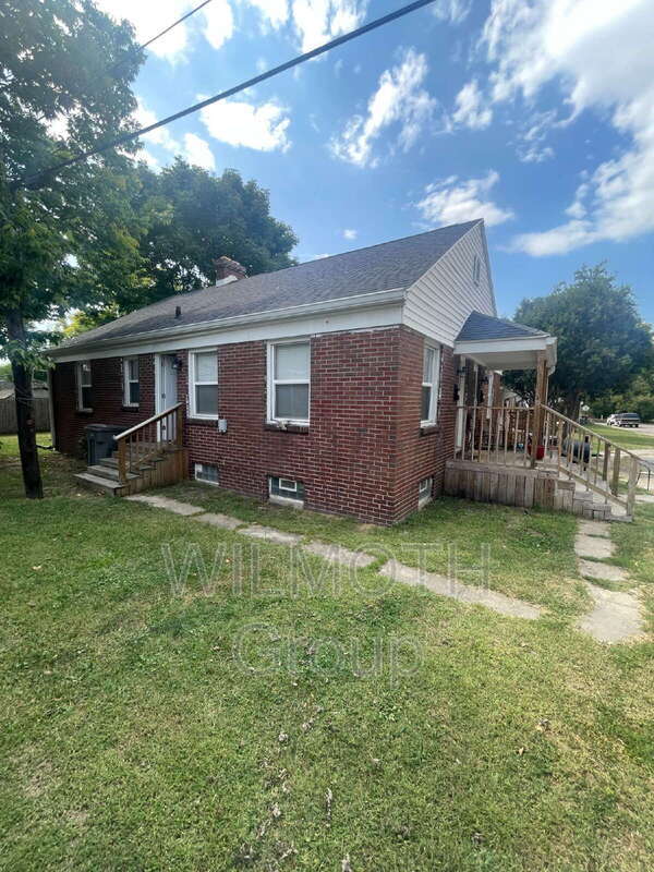 Building Photo - 615 N Tibbs Ave