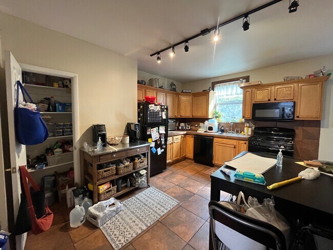 Foto del edificio - 5202 Dresden Wy