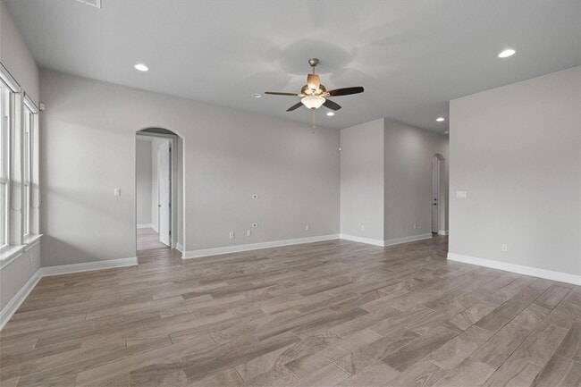 Building Photo - 4660 Katherine Dr