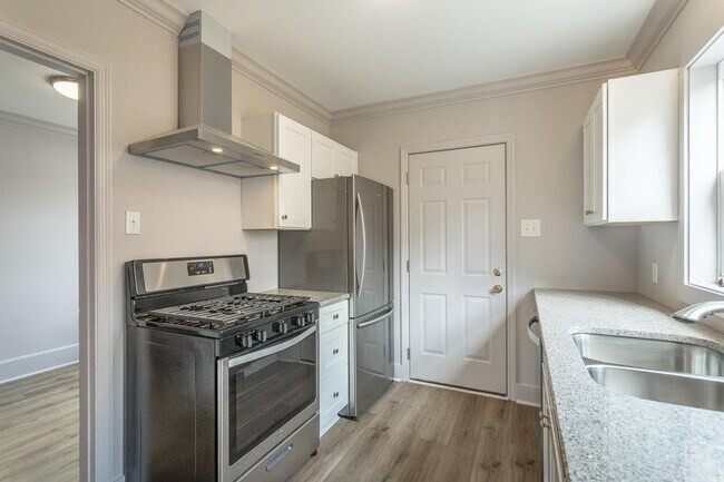 Building Photo - Newly Renovated 3BR/1BTH with Loft for Rent!