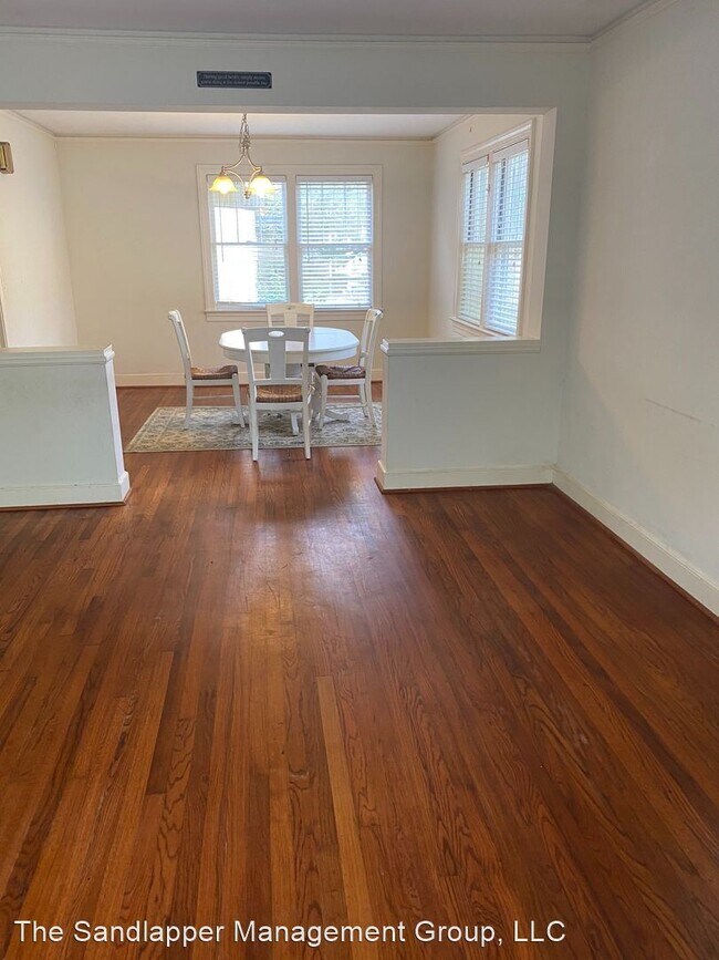 Building Photo - 2 br, 1.5 bath House - 1 8th Avenue