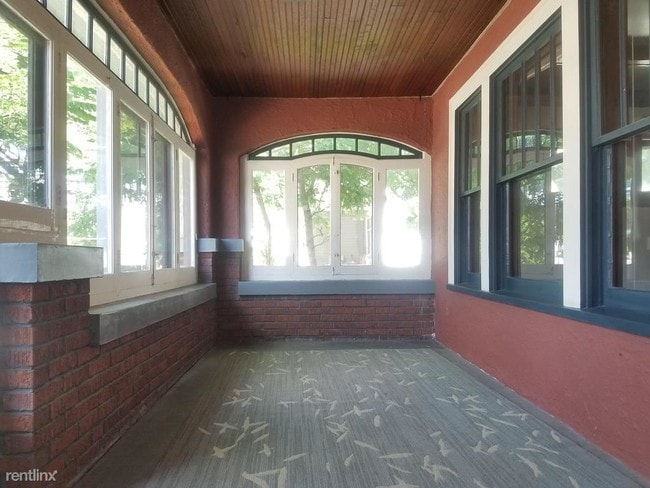 Building Photo - 2 br, 1.5 bath House - 135 Wisconsin Avenue