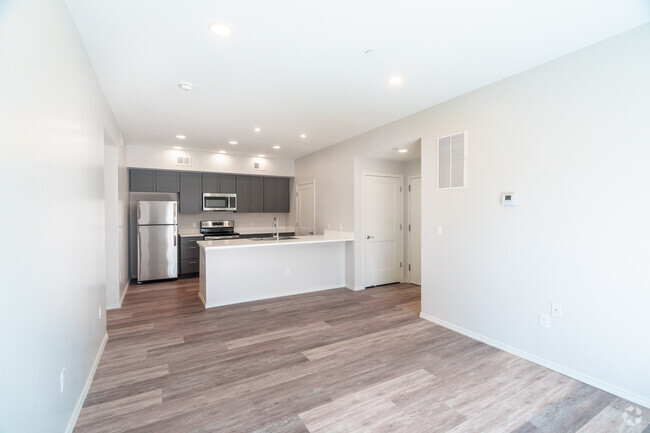 2BR, 2BA - 995SF -Sala de estar - Basecamp