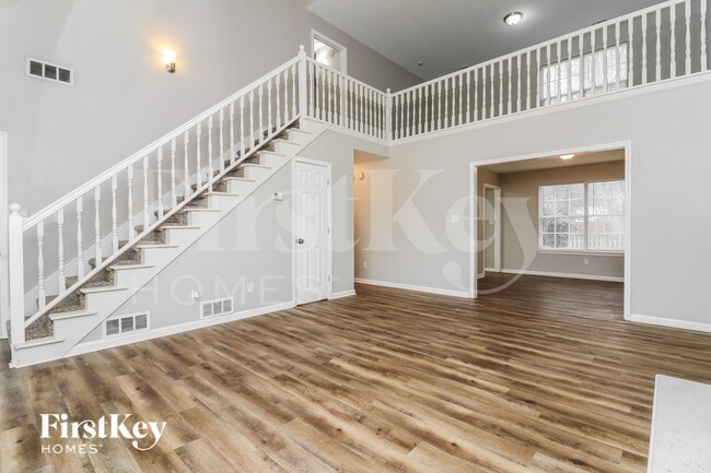 Building Photo - 5001 Rose Ct SE