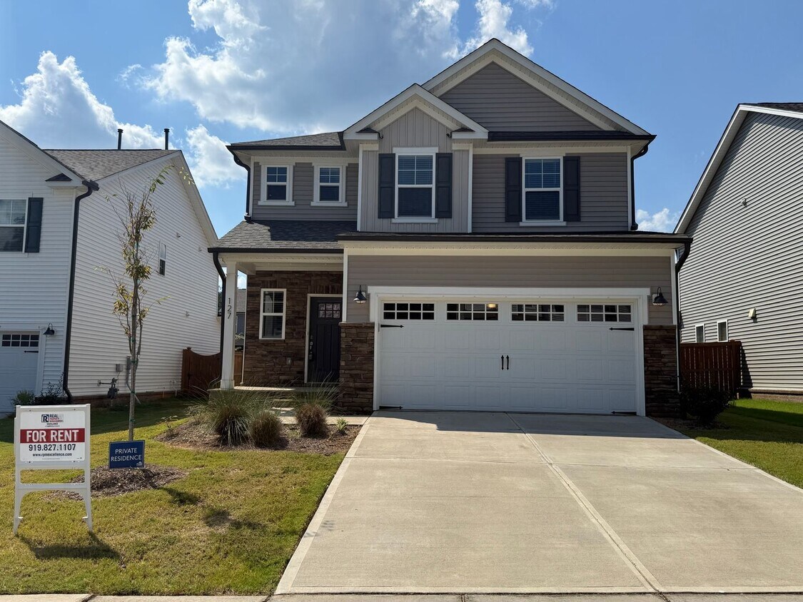Foto principal - AMAZING LOCATION, Fantastic 4 Bed Home, In...