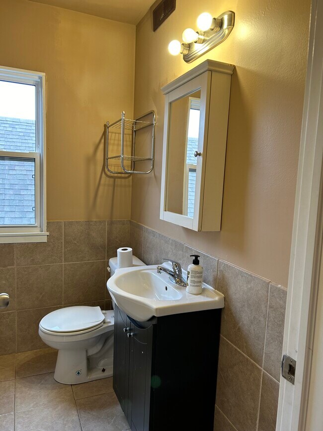 Photo du bâtiment - 1530 Lillian Av