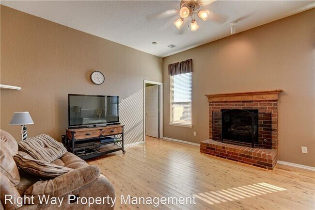 Building Photo - 2216 SW 141st Pl