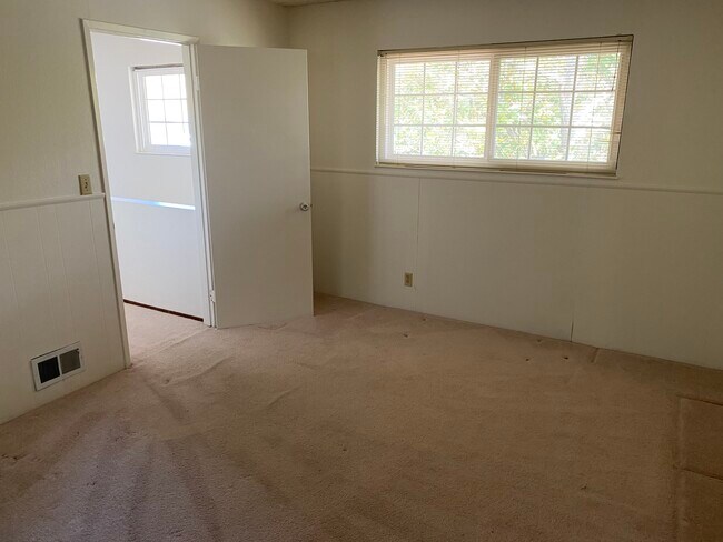 Large bedroom upstairs - 2644 Box Canyon Rd