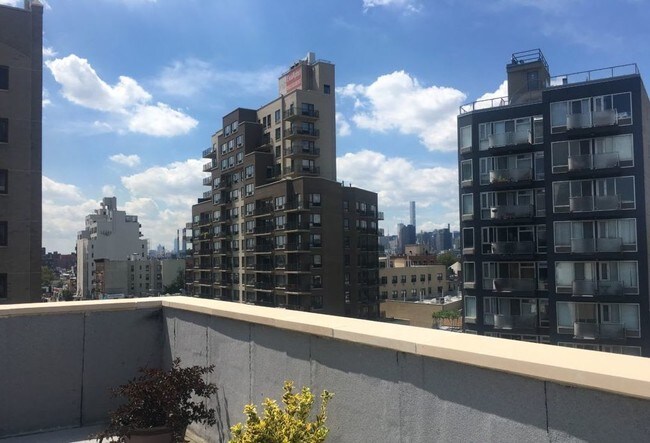 Foto del edificio - 2611 213th St