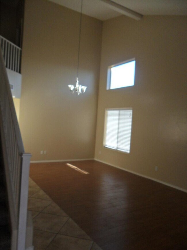 Building Photo - 25863 W Elizabeth Ave