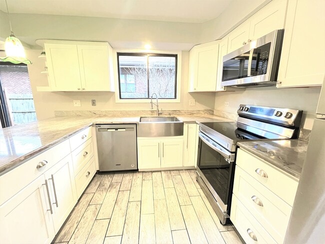 Kitchen - 1750 Henley St