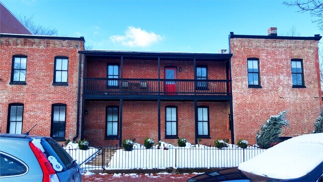 Building Photo - 1133 D St NE
