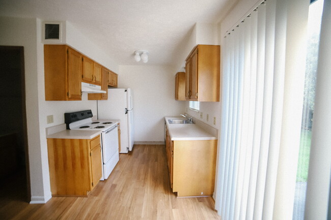 Kitchen - 1200 W Campus Dr