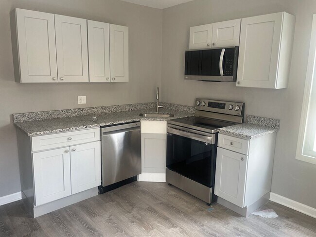 Foto del edificio - 215 Grant Ave - (24136)