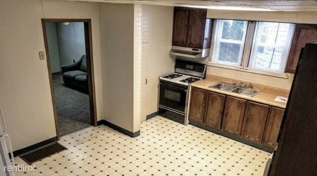 Building Photo - 2 br, 1 bath House - 210 7th Street