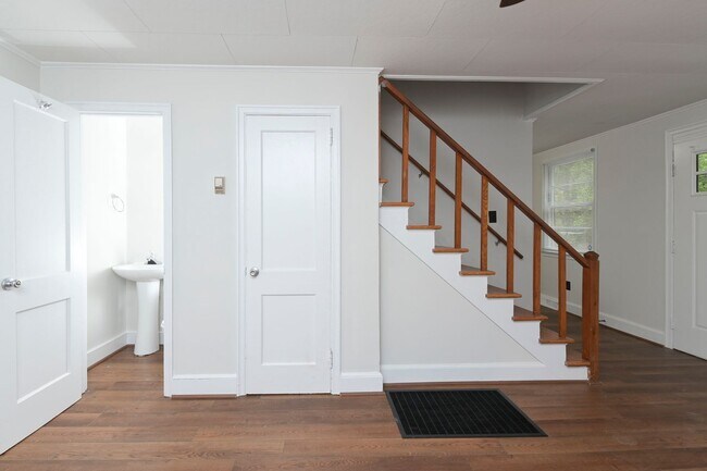 Foto del edificio - 2 bedroom, 1.5 bath home for rent in the h...
