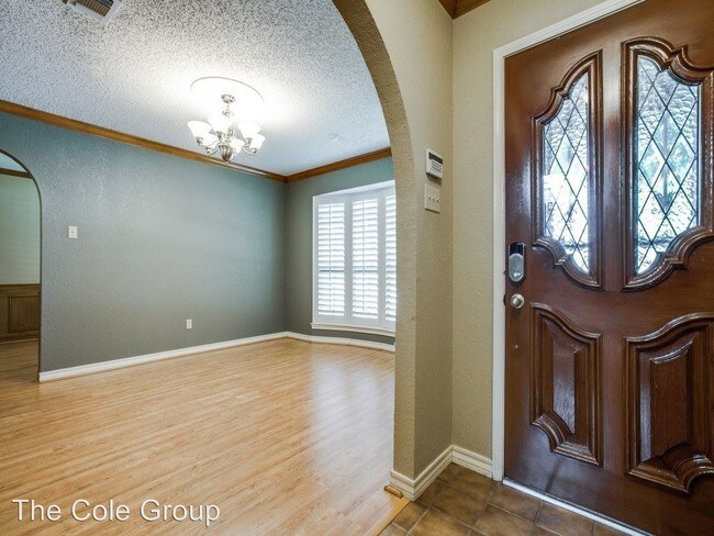 Foto del edificio - 6104 Lakeside Dr