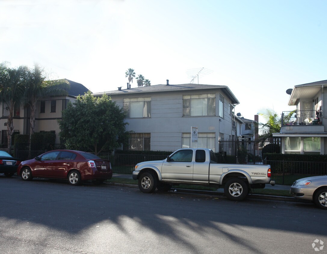 Foto del edificio - 5412-5418 Carlton Way