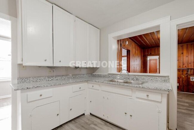 Foto del edificio - 4103 Woodridge Dr