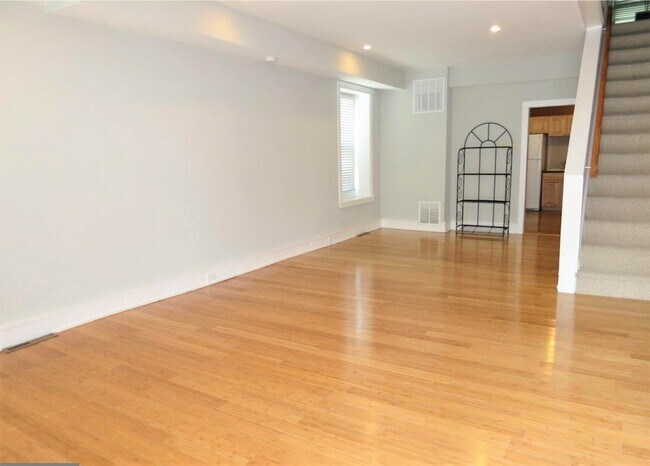 Foto del edificio - Beautiful 3-Bed/1-Bath Townhouse in Manayu...