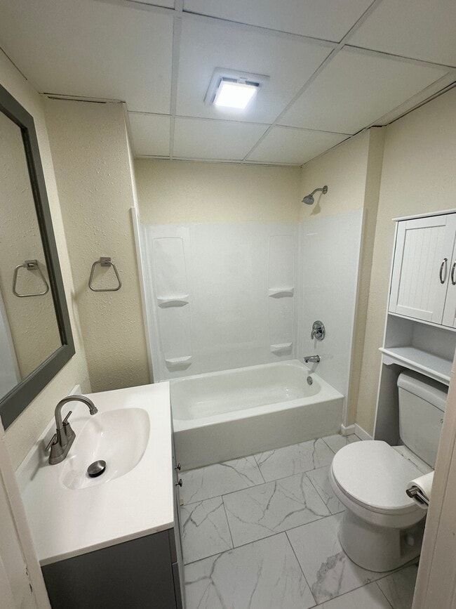 Building Photo - 823 N 5th St