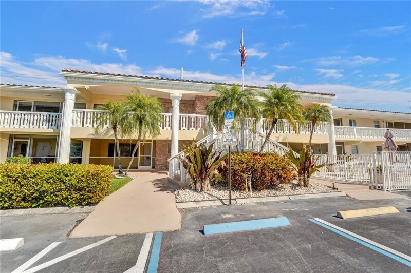 Foto principal - 2121 NE 68th St