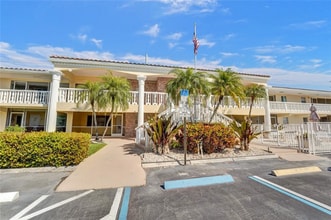 Building Photo - 2121 NE 68th St