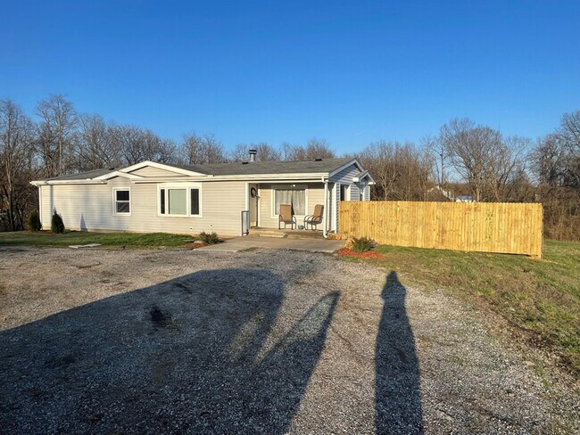 Building Photo - 203 N Devasher Rd