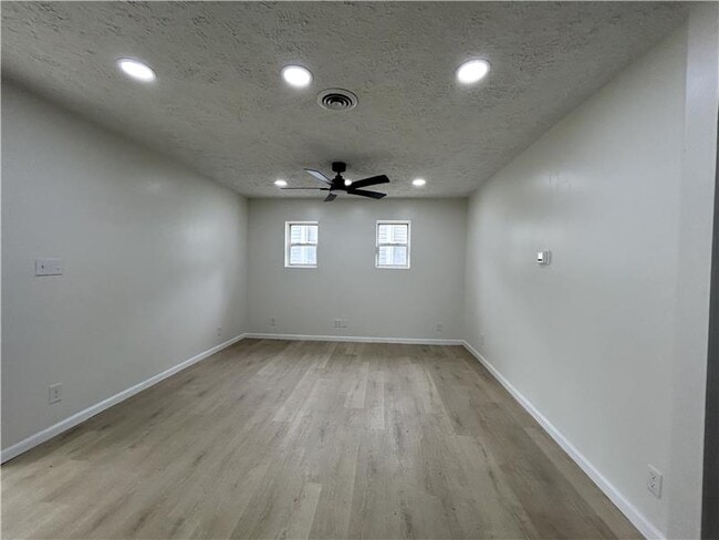 Building Photo - 863 Highland St