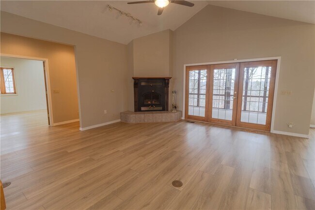 Building Photo - 20781 Low Gap Rd