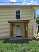 Building Photo - 327 B 327 Sulphur Springs Rd