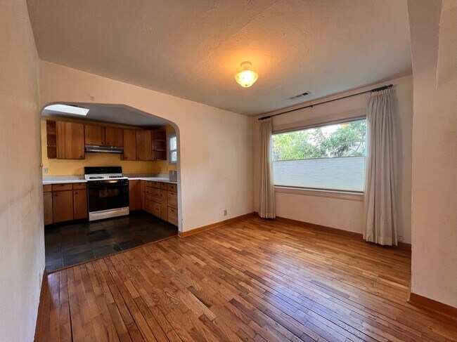 Building Photo - 509 Scenic Dr